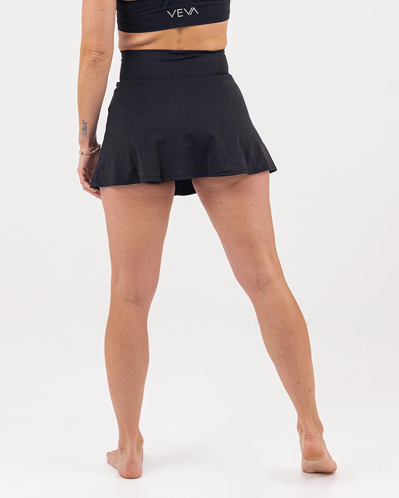 VEVAwear Casual Short Skirt Mighty Black – close-up detail
