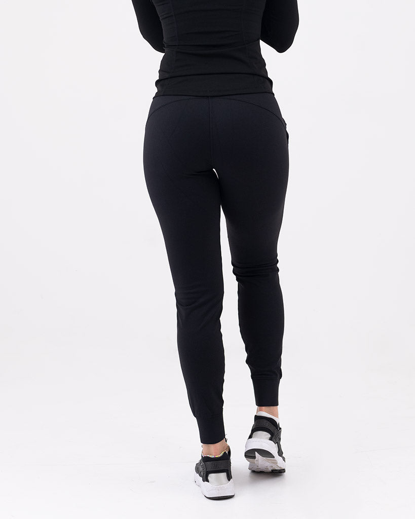 VEVAwear Feather Pants Mighty Black – pogled s strani