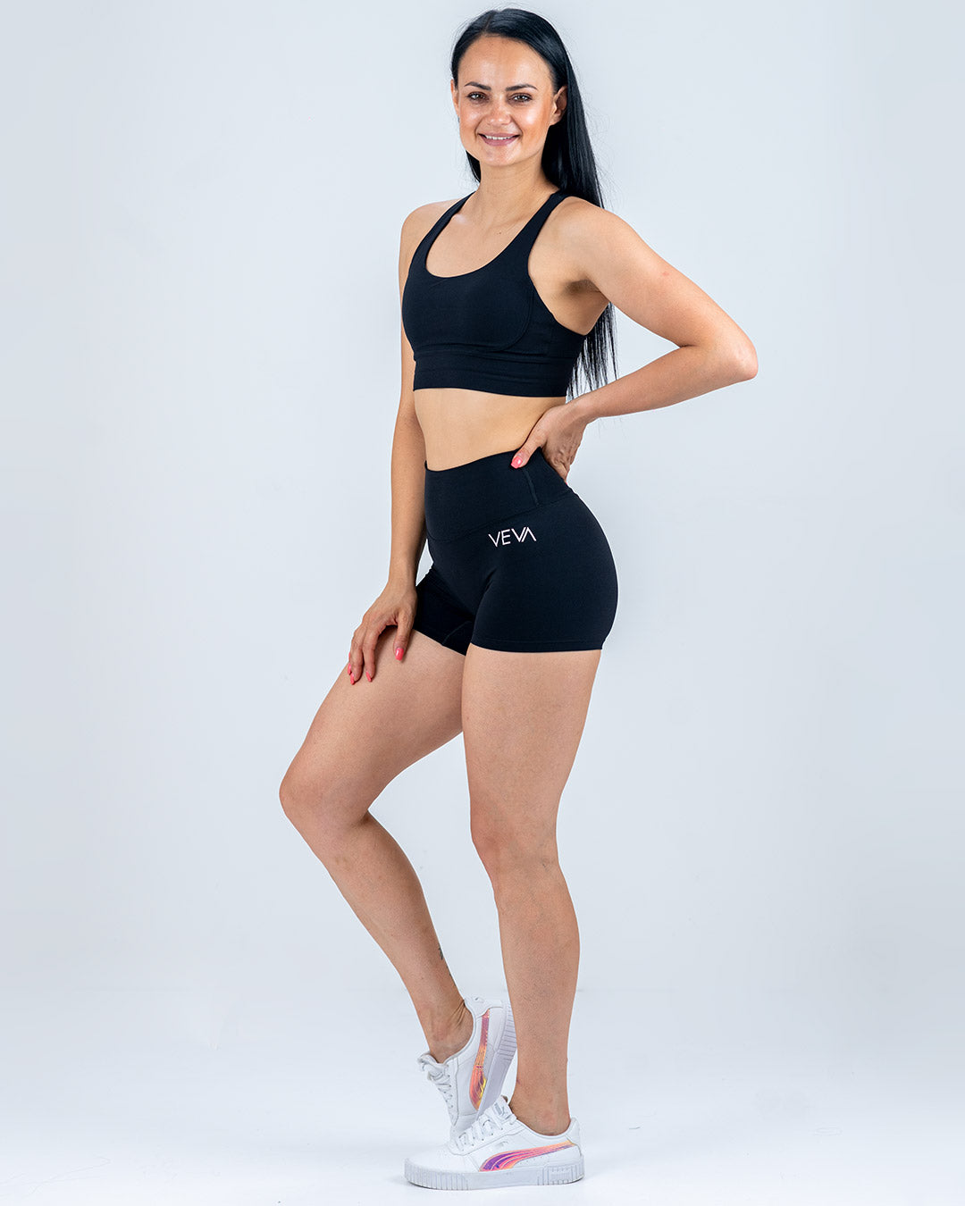 VEVAwear Feather Hot Shorts Mighty Black – detajl izdelka