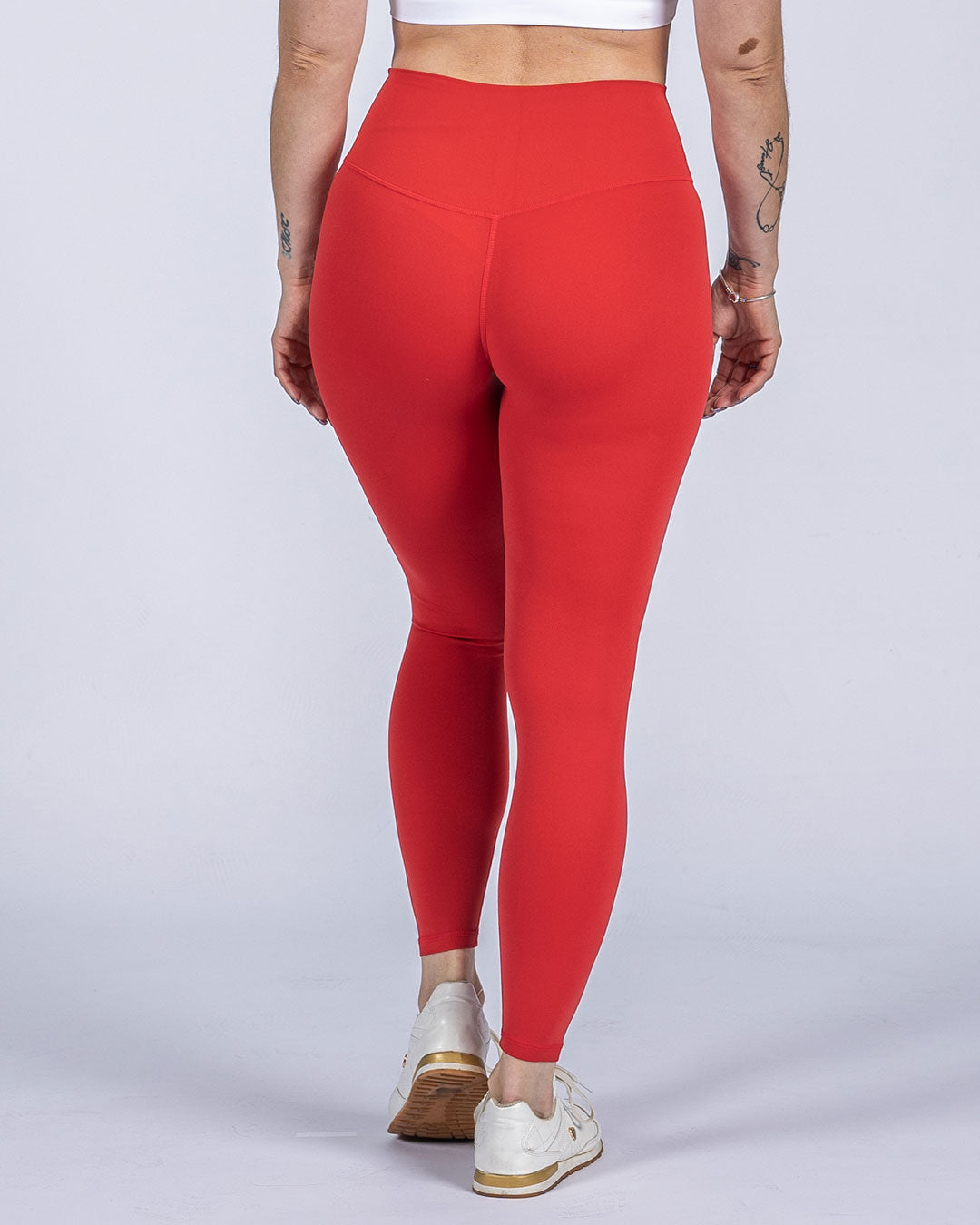 VEVAwear Feather Light Leggings Fire Red – worn by model, back view