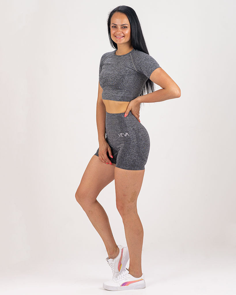 VEVAwear Active Shorts Ash Grey – lifestyle shot