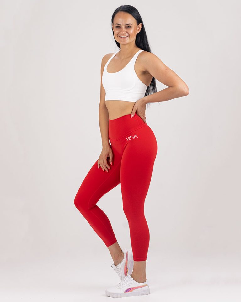 VEVAwear Feather Short Sports Bra White – lifestyle fotografija